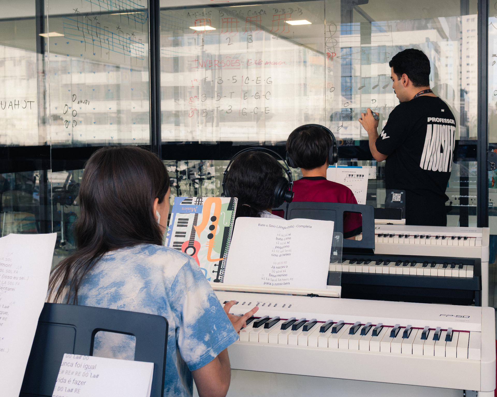 Aula de teclado na Musiflex