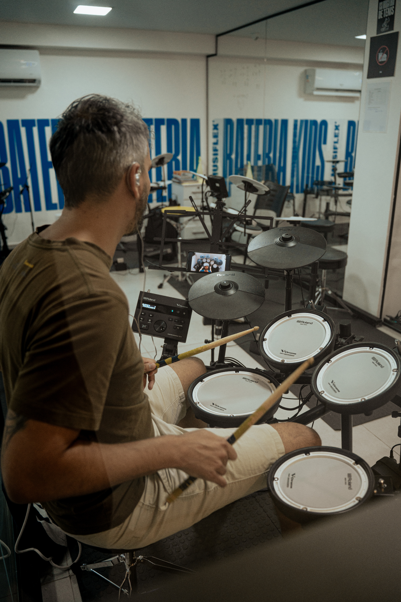 Aula de bateria na Musiflex