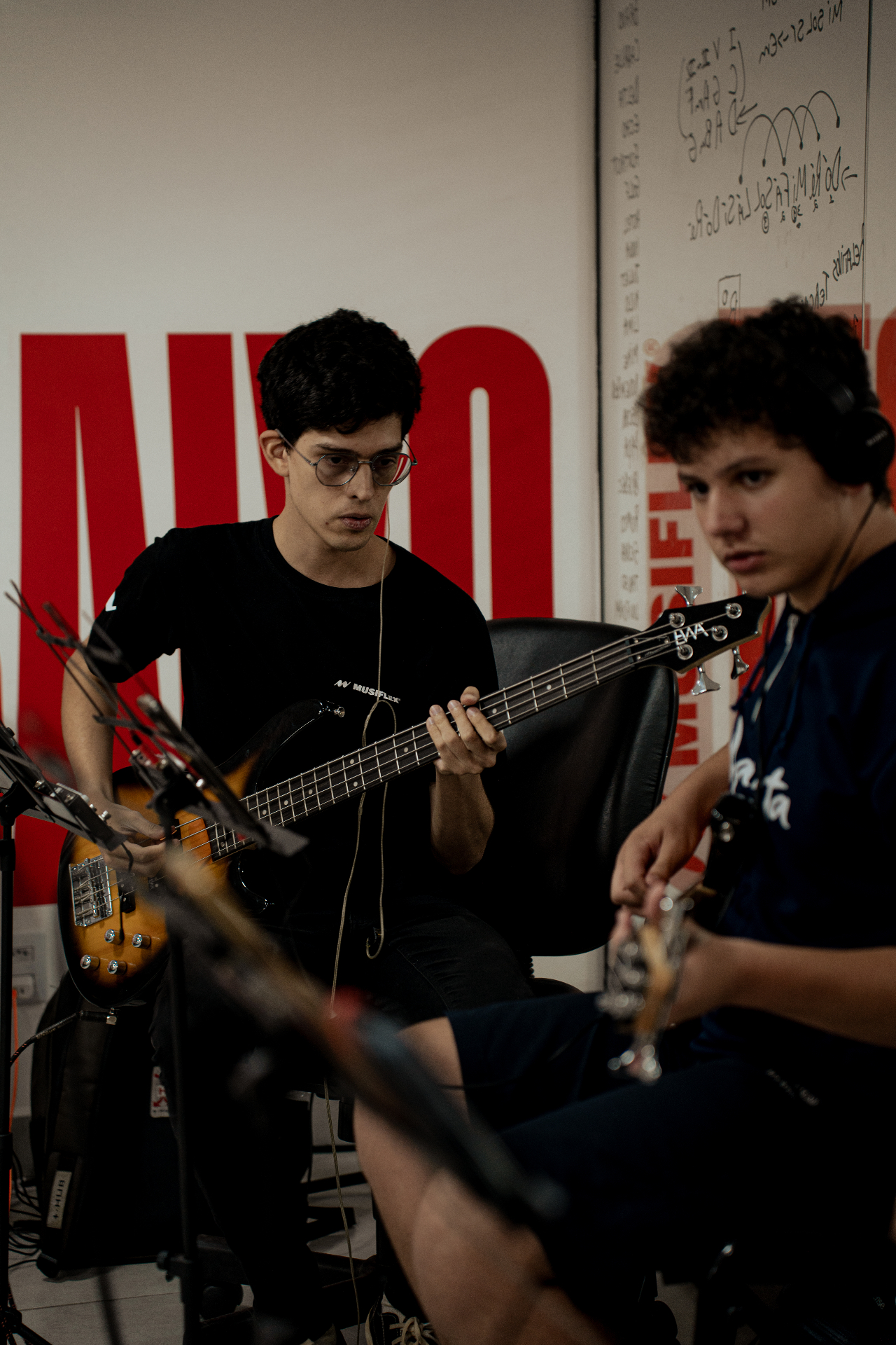 Aula de baixo na Musiflex